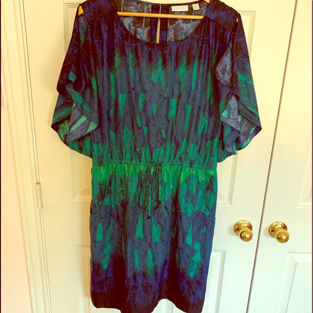 NEW YORK AND COMPANY split sleeve dress.